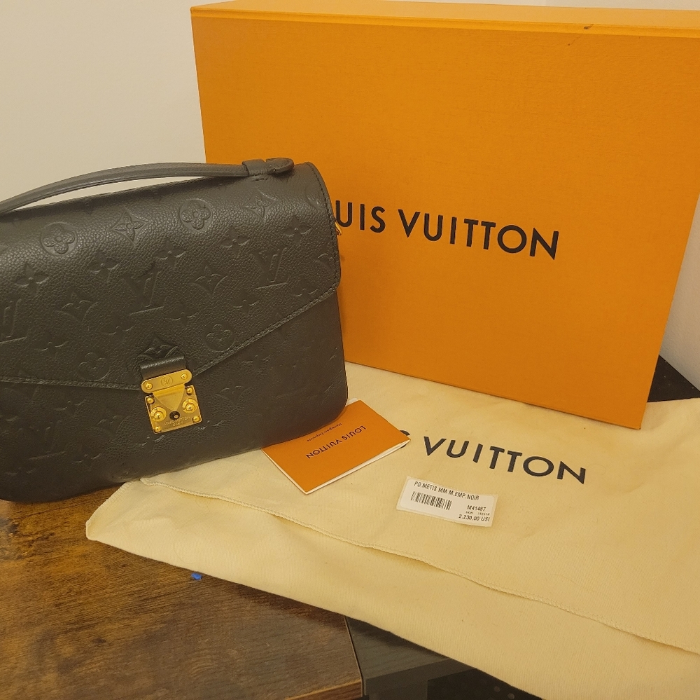SOLD!!Louis Vuitton Pouchette Metis